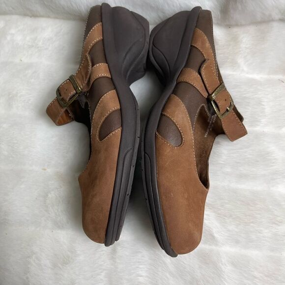 White Mountain brown leather clogs with 2”heels adjustable strap size 8.… - Picture 7 of 7